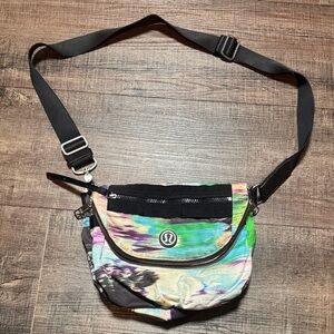 lululemon athletica Festival Pigment Wind Dragonfly Crossbody Bag